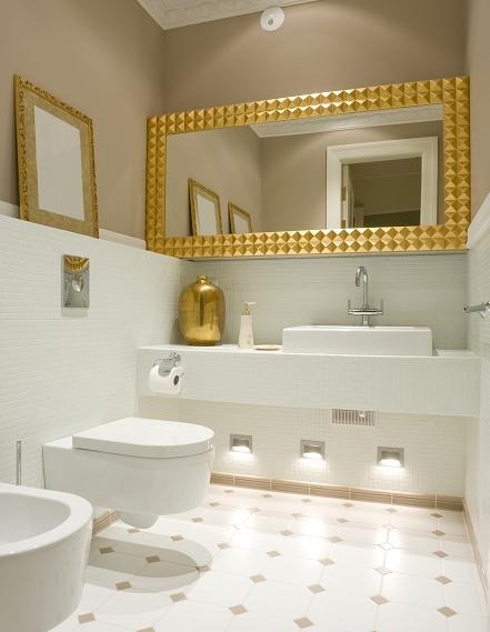 lustro w łazience funkcjonalność i piękna dekoracja